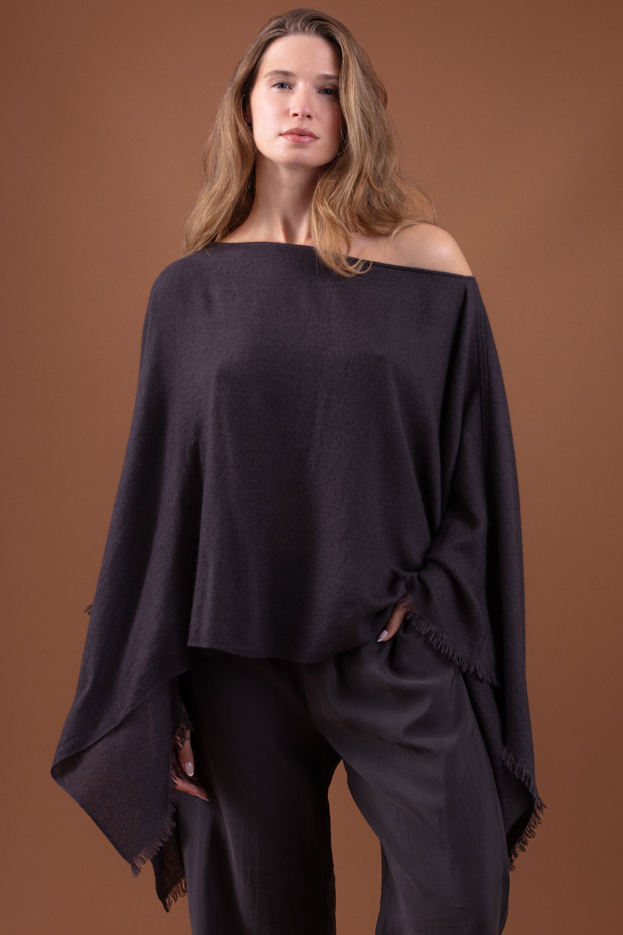 Tokyo in cashmere for women - carbon - Mahogany