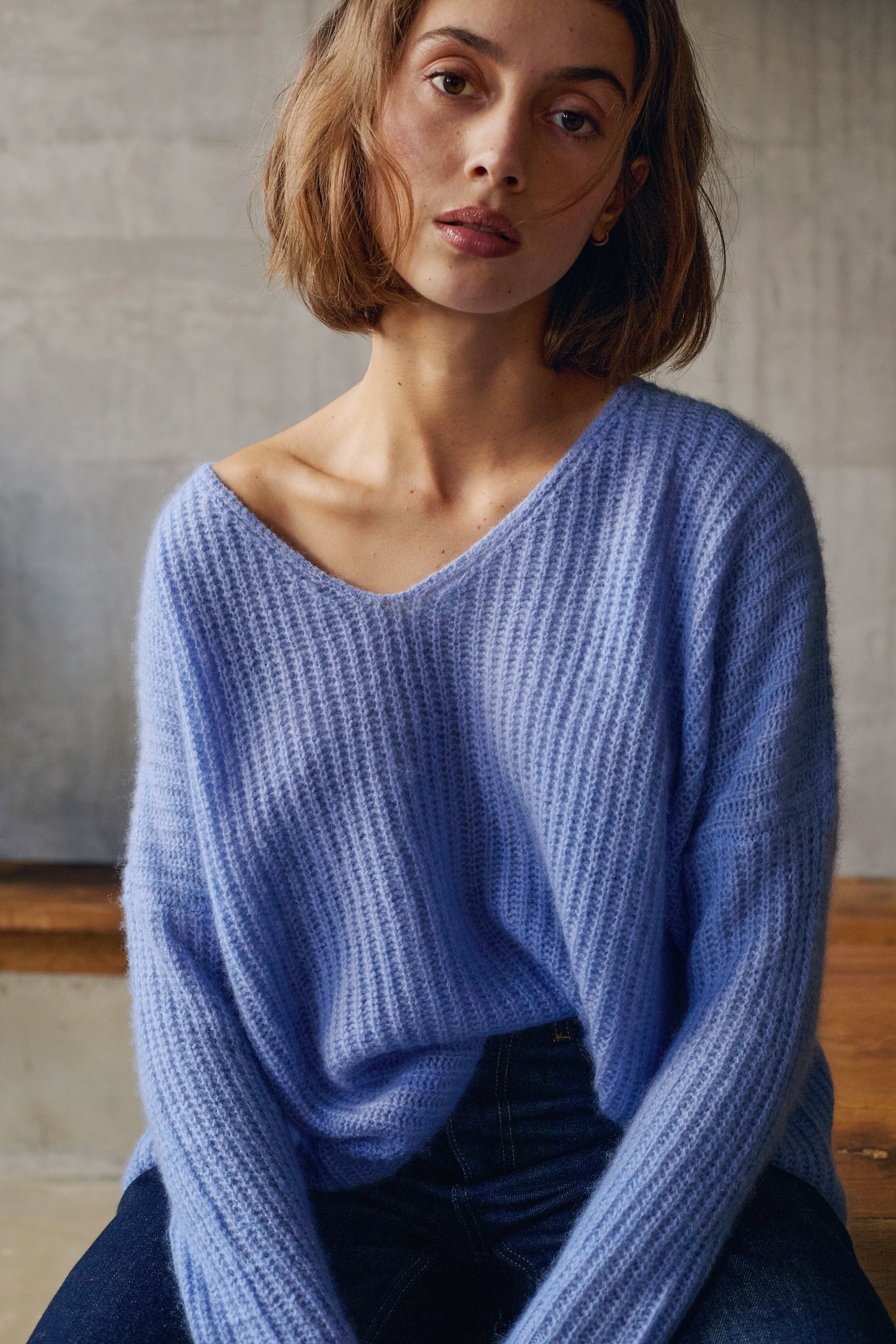 Cashmere jumper, 100% Cloud Cashmere, women, V-neck, oversize fit, long sleeves, chunky / 6 ply and above, dropped stitch knit, Mahogany