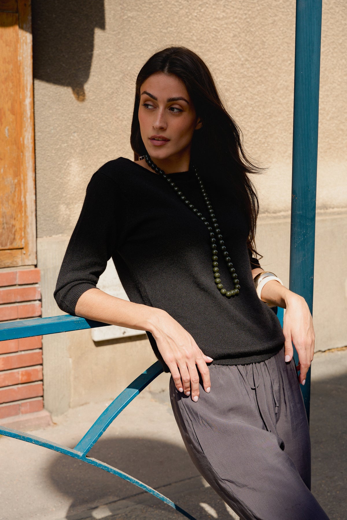 Odessa in cashmere for women - View 1 - noir - Mahogany